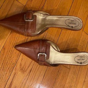 Prada buckle shoe 39.5. like new